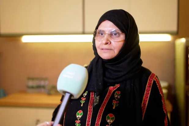 الشيف السعودية طرفة الفوزان خلال حديثها مع صحيفة «الشرق الأوسط» (تركي العقيلي)