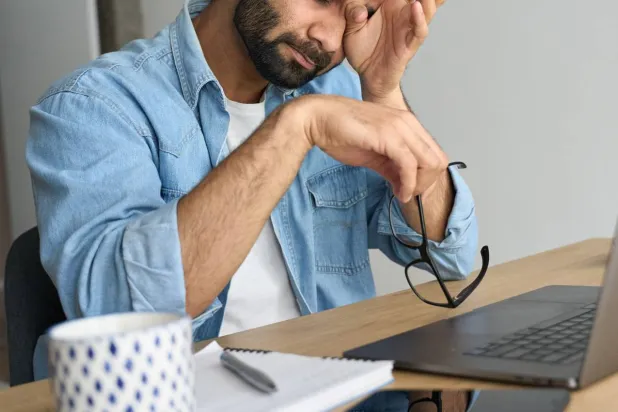 شكوى إجهاد العين تزداد في رمضان لتغير أنماط النوم (جامعة بنسلفانيا)