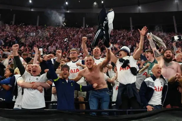 جماهير توتنهام هوتسبير عوقبت من «اليويفا» (ذا صن)