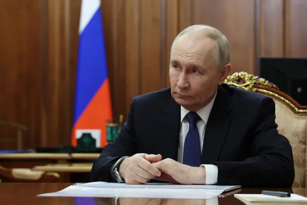 الرئيس الروسي فلاديمير بوتين خلال أحد الاجتماعات اليومية في الكرملين الثلاثاء (أ.ف.ب)