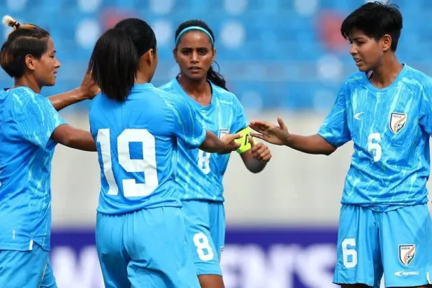 لم تكن أطقم الملابس مناسبة لمعظم اللاعبات مما عرَّض الهند لخطر الفشل (منتخب الهند للسيدات)