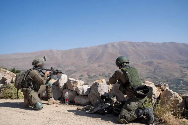 صورة نشرها الجيش الإسرائيلي لجنود ينفذون عمليات بالقرب من جبل الشيخ في سوريا يوليو 2025