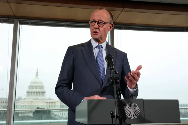 المستشار الألماني فريدريش ميرتس في مؤتمره الصحافي بعد لقائه الرئيس الأميركي دونالد ترمب في البيت الأبيض (رويترز)