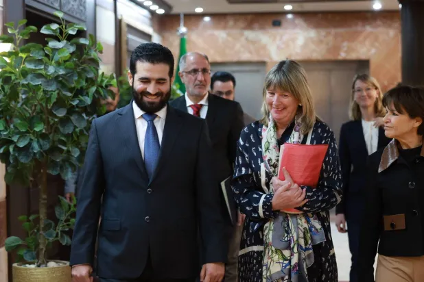 وزير الداخلية أنس خطاب استقبل الثلاثاء وفد لجنة التحقيق الدولية المستقلة برئاسة كلٍّ من المفوَّضة منية عمار والمفوَّضة فيونوالاني (الداخلية السورية)