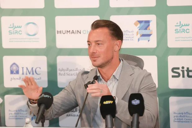 يايسله خلال المؤتمر الصحافي في النادي الأهلي (تصوير: عدنان مهدلي)