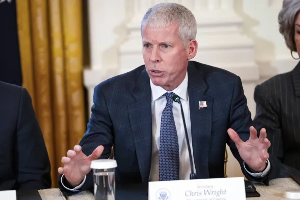 وزير الطاقة الأميركي كريس رايت يتحدث خلال الاجتماع في البيت الأبيض (إ.ب.أ)