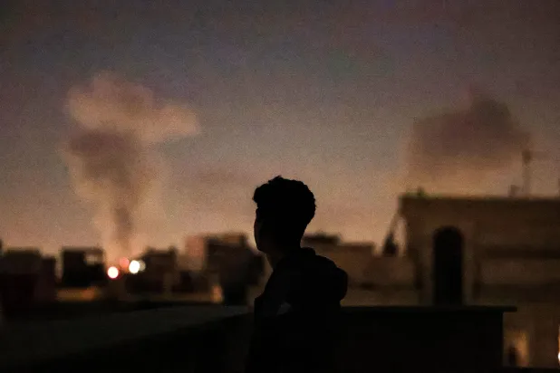 تصاعد الدخان جراء الغارات على طهران (أ.ف.ب)