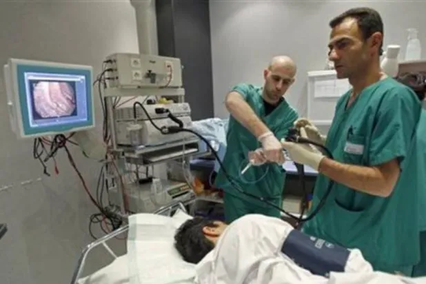 يتزايد خطر الوفاة بسرطان القولون والمستقيم لدى الأجيال الأصغر من الرجال والنساء (أرشيفية - رويترز)