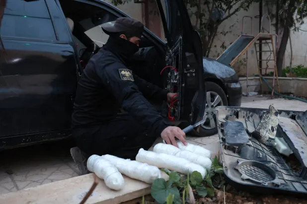 تفكيك السيارة المفخخة من قبل الأمن السوري في دمشق  (الداخلية السورية)