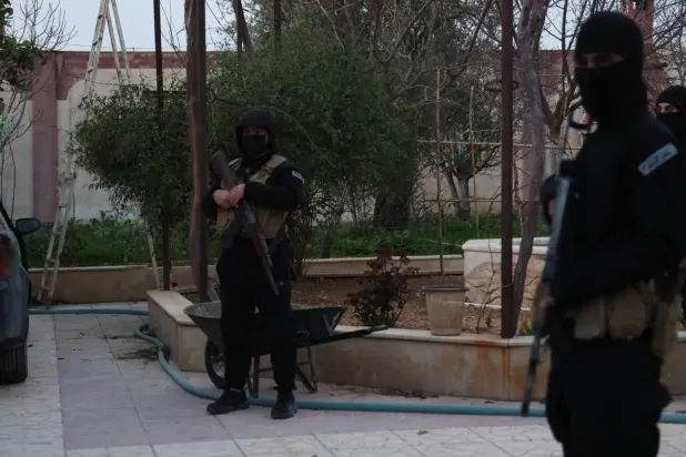 Suriye iç güvenlik güçleri, Şam'da uzaktan kumandayla patlatılmak üzere hazırlanmış bir bomba yüklü aracı yakaladı, (Suriye İçişleri Bakanlığı)