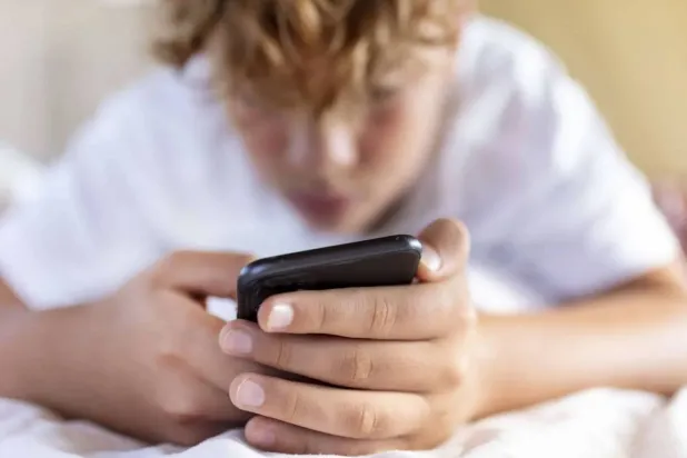 الشعور بالوحدة يؤدي إلى العدوانية لدى المراهقين