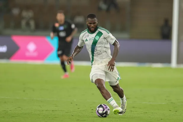 كيسي رمانة الوسط الأهلاوية (تصوير: عدنان مهدلي)