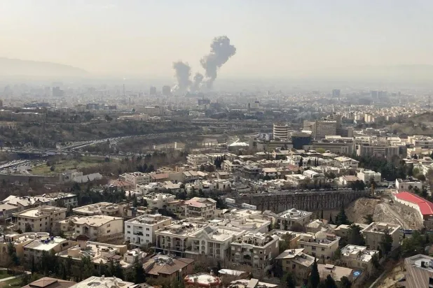 الدخان يتصاعد عقب انفجار بطهران (د.ب.أ)