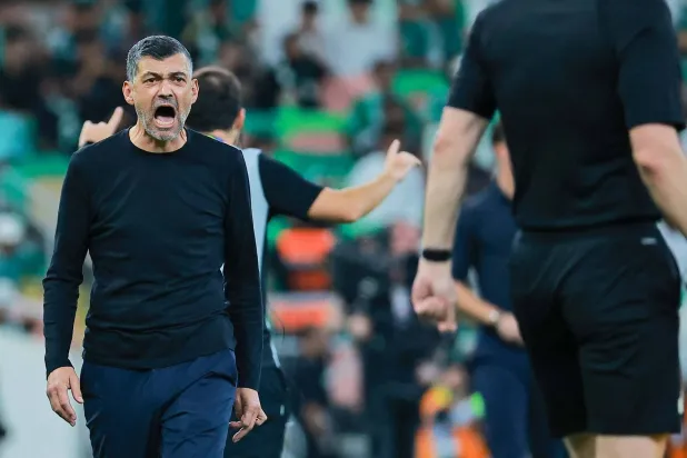 البرتغالي سيرجيو كونسيساو مدرب فريق الاتحاد (تصوير: محمد المانع) 