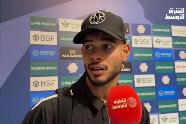  نبيل عماد، لاعب نادي النجمة (الشرق الأوسط) 