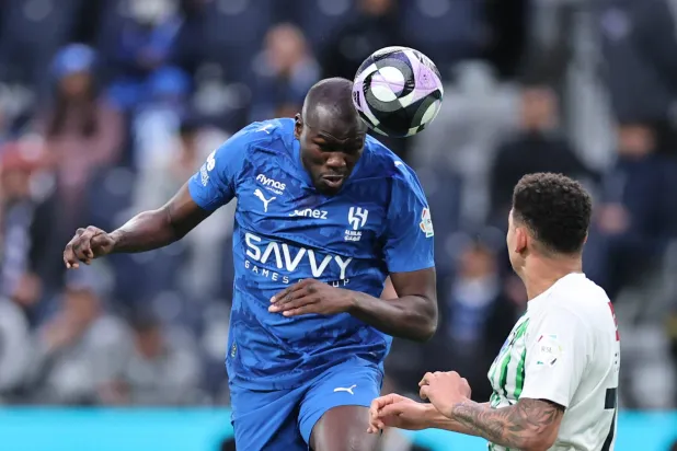 كوليبالي مدافع الهلال (تصوير: سعد العنزي) 