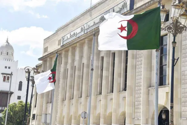 قوى المعارضة تطالب بانتخابات تفرز برلماناً غير تابع للسلطة (مبنى البرلمان)