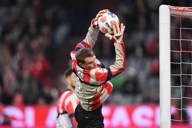 06 March 2026, Bavaria, Munich: Bayern Munich goalkeeper Manuel Neuer warms up prior to the start of the German Bundesliga soccer match between Bayern Munich and Borussia Moenchengladbach at the Allianz Arena. (dpa)