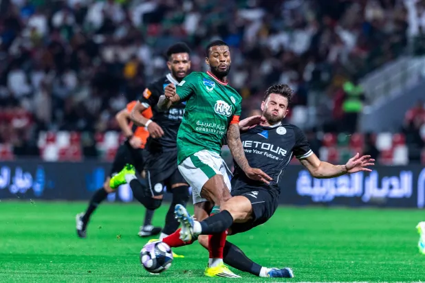 من القمة الكروية التي جمعت الاتفاق والشباب في الدمام (تصوير: عيسى الدبيسي)