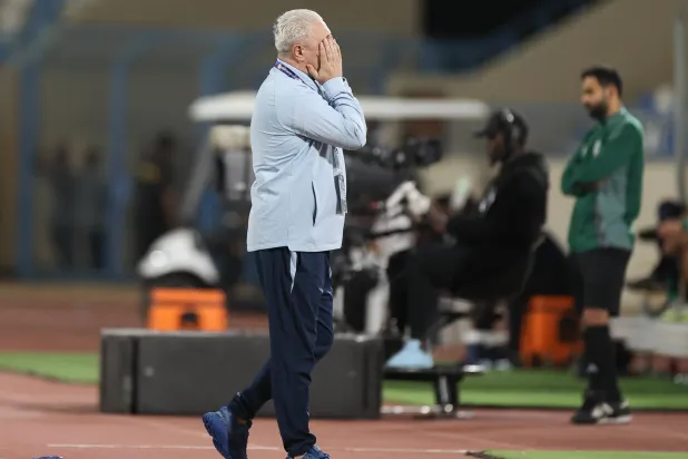 الروماني ماريوس سوموديكا، مدرب الأخدود (تصوير: عدنان مهدلي) 