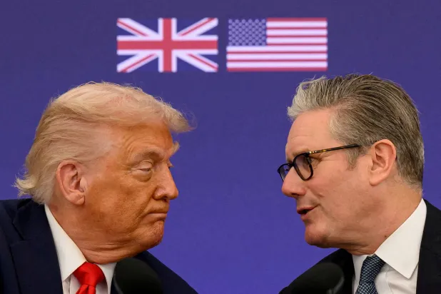 FILE PHOTO: US President Donald Trump and British Prime Minister Keir Starmer announce an agreement between the two countries as they hold a press conference at Chequers at the conclusion of a state visit on September 18, 2025 in Aylesbury, Britain. Leon Neal/Pool via REUTERS/File Photo
