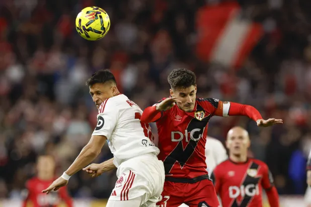 التعادل الإيجابي حسم مواجهة إشبيلية وضيفه رايو فايكانو (إ.ب.أ)