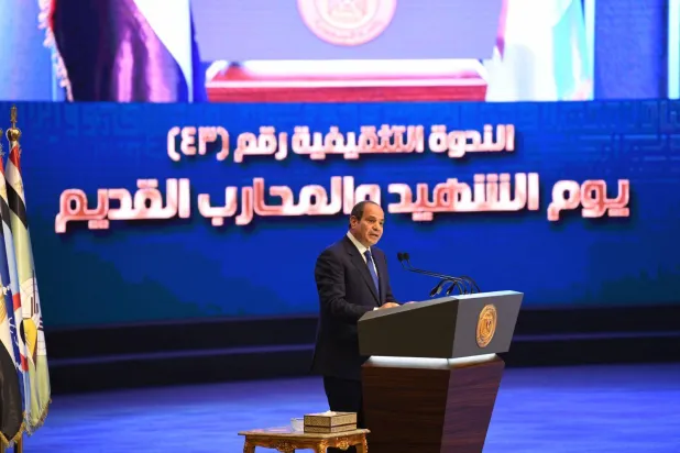 الرئيس المصري عبد الفتاح السيسي خلال الندوة التثقيفية للقوات المسلحة في إطار احتفالات مصر بيوم الشهيد والمحارب القديم (الرئاسة المصرية)