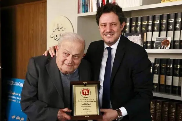 آخر إطلالة له خلال تكريمه على مسرح جوزيف أبو خاطر (فيسبوك)