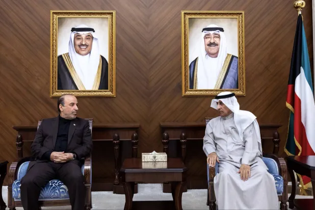 الكويت تستدعي سفير إيران وتطالب بالوقف الفوري للأعمال العدائية