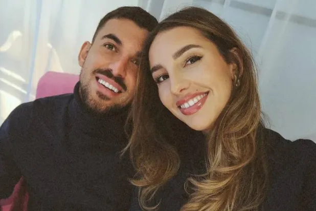 داني سيبايوس لاعب ريال مدريد وزوجته لونا سيرات (أس)