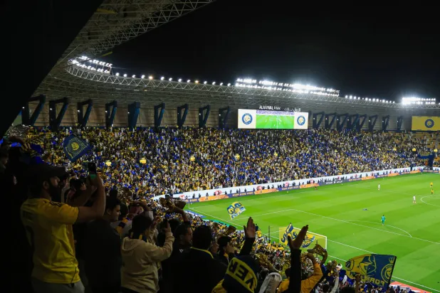 أكثر من 16 ألف مشجع احتفلوا بصدارة النصر أمام نيوم السبت الماضي (نادي النصر)