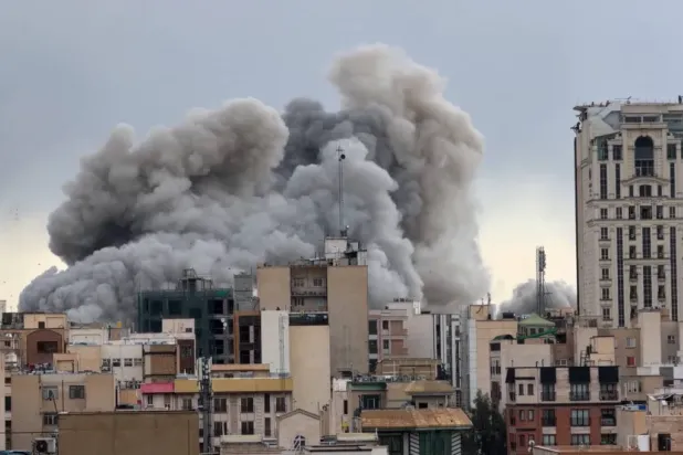 İsrail ve İran karşılıklı saldırılar düzenlerken Trump: Savaş yakında bitecek