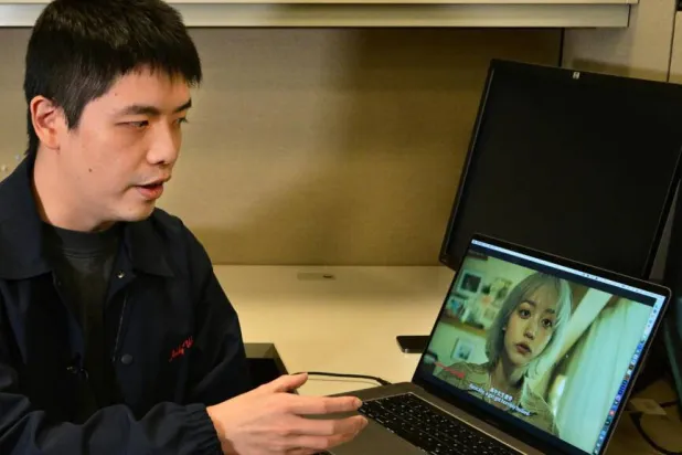 Chinese USC student SiJia Zheng speaks about how he used artificial intelligence to modify his face and make him into all the different characters of his short film 'Torment'. Frederic J. BROWN / AFP
