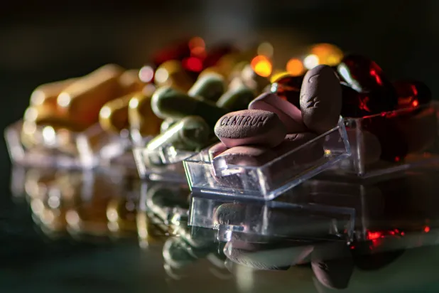 عدد من حبات المكملات الغذائية (بيكسلز)