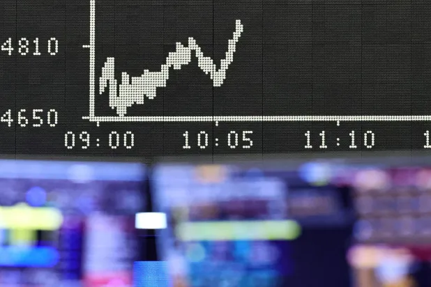 رسم بياني لمؤشر «داكس» الألماني داخل بورصة فرنكفورت (إ.ب.أ)