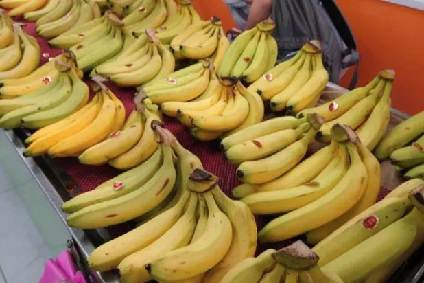 موز معروض للبيع في كشك فواكه بتايبيه (أرشيفية-أ.ب)