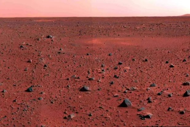 المريخ كان يحتوي على محيطات وبحيرات من الماء السائل (رويترز)