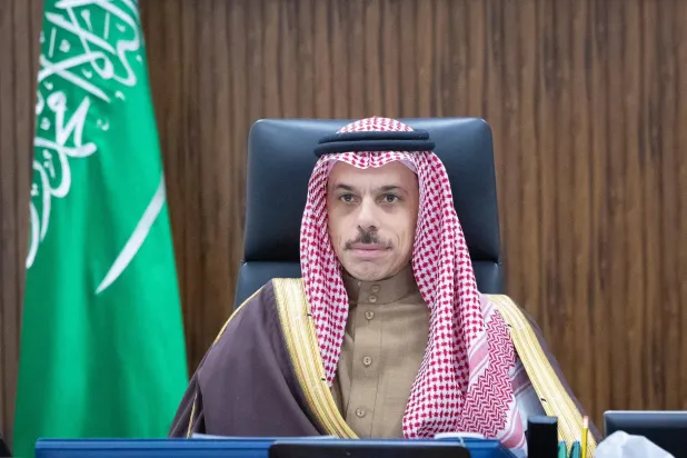 الأمير فيصل بن فرحان خلال مشاركته في الاجتماع عبر الاتصال المرئي (الخارجية السعودية)