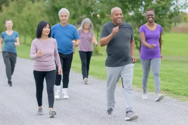 النشاط البدني المعتدل مثل المشي السريع مفيد لصحة مرضى القلب (جامعة شيكاغو)