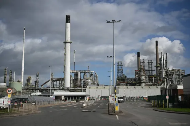 İngiltere'nin kuzeydoğusundaki South Killingholme yakınlarında bulunan ve Phillips 66 tarafından işletilen Humber rafinerisi (AFP)
