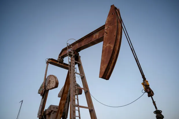 FILE PHOTO: A pump jack operates outside of Midland, Texas, US June 11, 2025. REUTERS/Eli Hartman/File Photo