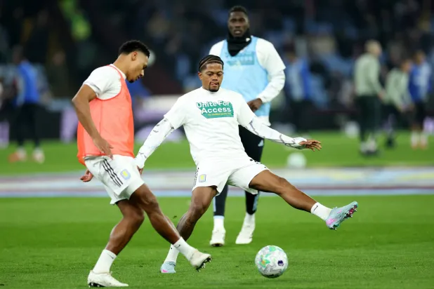 لاعبو أستون فيلا متحفزون من أجل تخطي عقبل ليل في الدوري الأوروبي (رويترز)