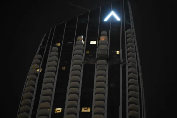 السيطرة على الحريق بشكل كامل من دون تسجيل أية إصابات (المكتب الإعلامي لحكومة دبي)