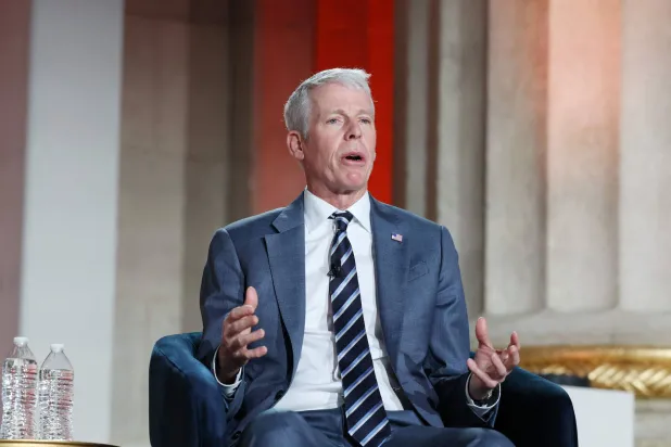 وزير الطاقة الأميركي كريس رايت يتحدث في قمة لبلاك روك (أ.ف.ب)