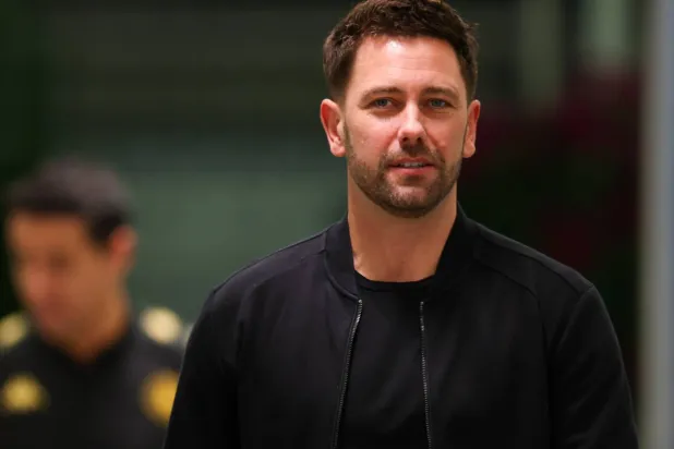 الإنجليزي ديس باكنغهام مدرب فريق نادي الخلود (نادي الخلود) 