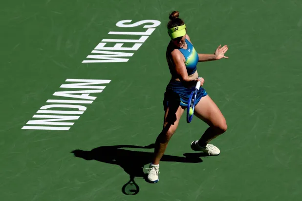  ليندا نوسكوفا خلال المواجهة (أ.ف.ب)