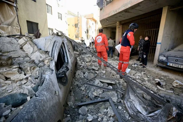 Emergency personnel at the scene after an Israeli airstrike had targeted a neighborhood in the town of Mieh Mieh near Sidon, southern Lebanon, 13 March 2026. (EPA)