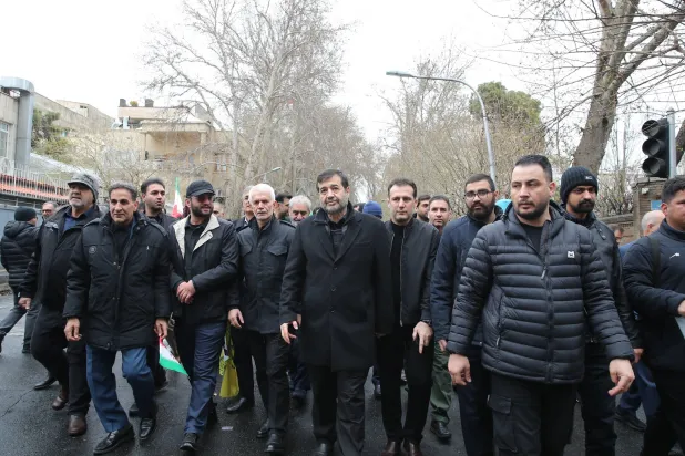 وزير الرياضة والشباب الإيراني أحمد دنيا مالي (في الوسط)  يشارك في مسيرة إحياء ذكرى «يوم القدس»... طهران 13 مارس 2026 (د.ب.أ)