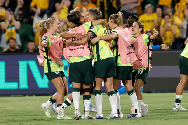 فرحة سيدات أستراليا بالفوز على كوريا الشمالية (إ.ب.أ)