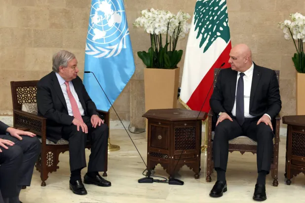 الرئيس اللبناني جوزيف عون يلتقي مع الأمين العام للأمم المتحدة أنطونيو غوتيريش في القصر الرئاسي في بعبدا، شرق بيروت 13 مارس 2026 (أ.ف.ب)
